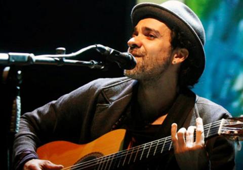 A trilha sonora foi recheada de canções brasileiras como a interpretada por Paulinho Moska intitulada Nos Braços de Isabel.