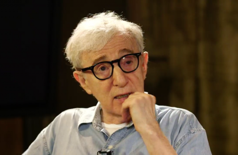 Woody Allen já soma no seu currículo 54 filmes como diretor, tendo atuado em 49 oportunidades. Ele recebeu 129 prêmios na carreira, inclusive 4 Oscars. 